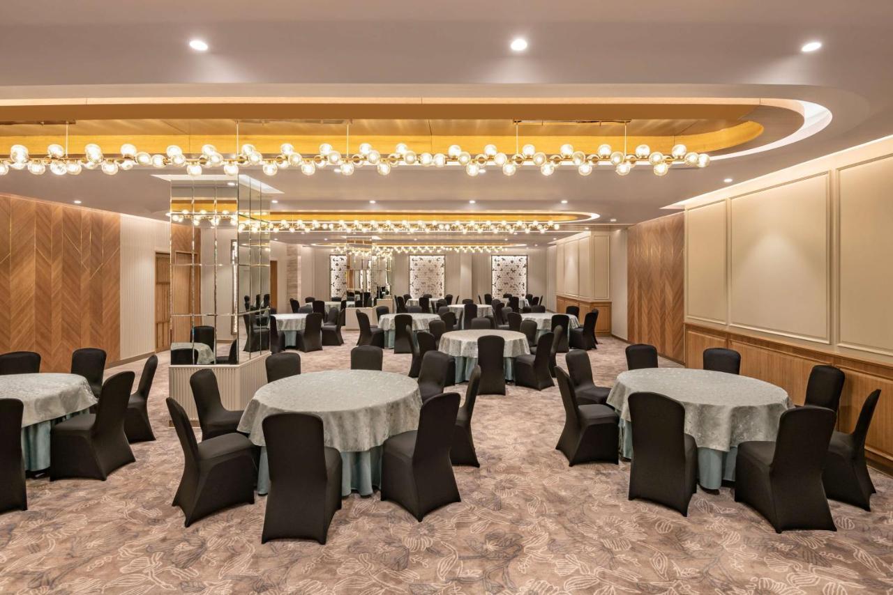 גורגאון Radisson Hotel Sector 29 Gurugram מראה חיצוני תמונה