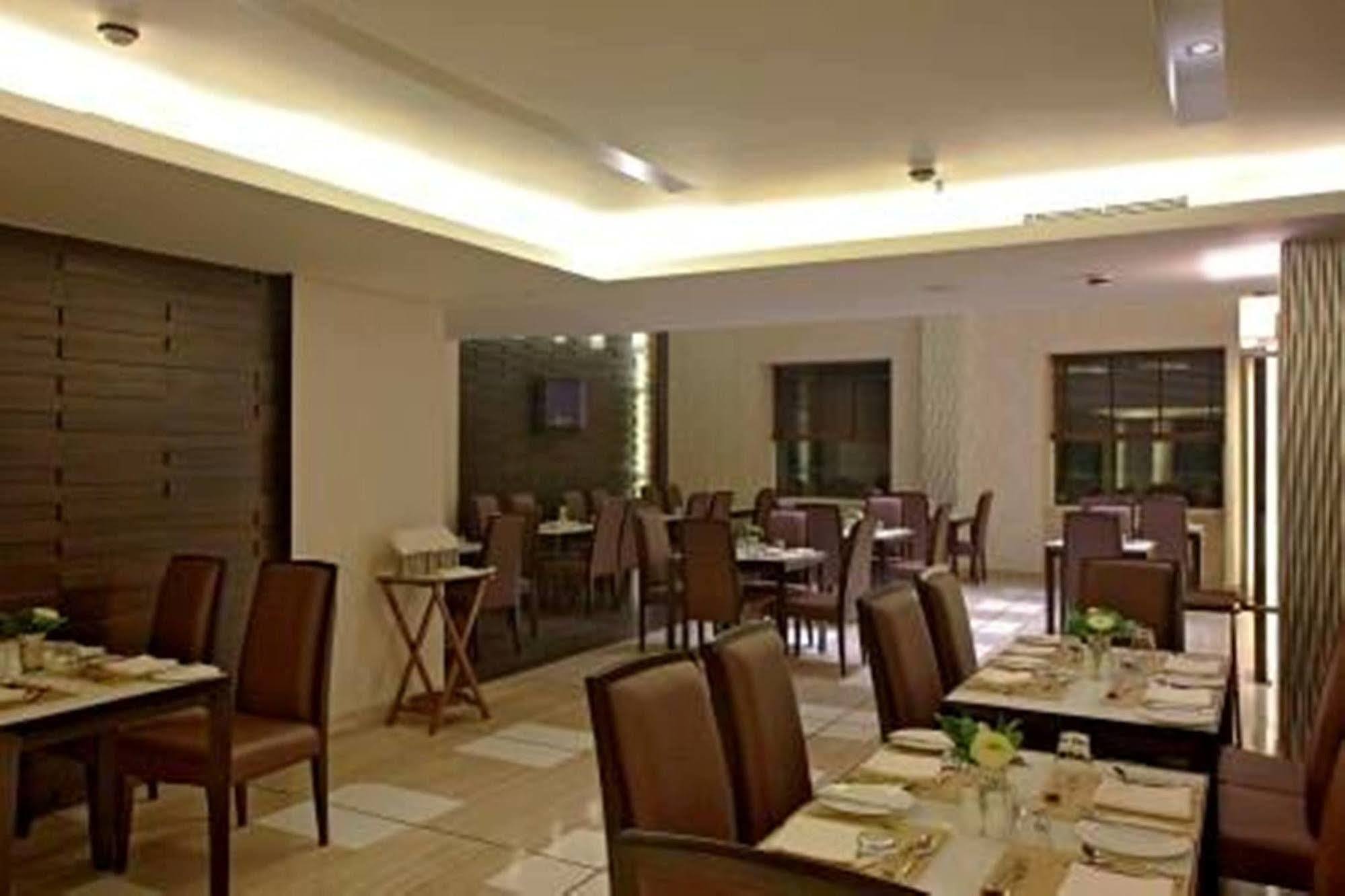 גורגאון Radisson Hotel Sector 29 Gurugram מראה חיצוני תמונה
