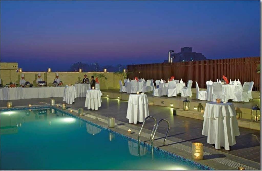 גורגאון Radisson Hotel Sector 29 Gurugram מראה חיצוני תמונה